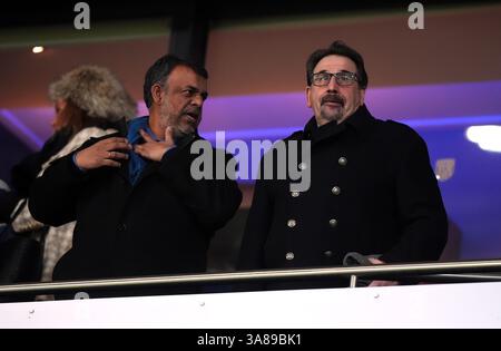 Photo du 12-02-2025 du PDG de Blackburn Rovers Steve Waggott (à droite). Les dirigeants de Blackburn ont juré de continuer à assister aux matchs du club alors qu'ils poussent à la promotion en premier League malgré un appel des fans mécontents de rester à l'écart. Date d'émission : vendredi 28 mars 2025. Banque D'Images