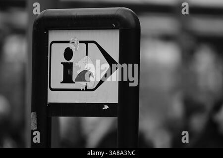 Hässleholm, Skåne, Suède. Mars 27 2025. Signalisation routière. Banque D'Images