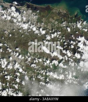 Sep 20, 2016 - Porto Rico, États-Unis - Porto Rico BAfter : L'ouragan Maria a été le dixième ouragan atlantique le plus intense jamais enregistré, la pire catastrophe naturelle en Dominique de son histoire, et l'ouragan le plus puissant à toucher terre à Porto Rico depuis 1928. Treizième tempête, septième ouragan, quatrième ouragan majeur et deuxième ouragan de catégorie 5 de la saison des ouragans atlantique exceptionnellement active de 2017, Maria a causé des dégâts catastrophiques au cours de son voyage à travers le nord-est des Caraïbes, le deuxième ouragan le plus intense et le plus coûteux jamais frappé la région. Banque D'Images