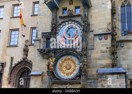 Prague Astronomical Clock, ou Prague Orloj, horloge astronomique médiévale située à Prague, République tchèque. Installé pour la première fois en 1410. 3ème plus vieil astrono Banque D'Images