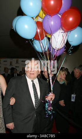 26 octobre 2009 - Beverly Hills, CA, États-Unis - 26 octobre 2009 - Beverly Hills, CA - Ed Asner. 13e édition des Hollywood Awards présentés par le Hollywood film Festival au Beverly Hilton. Crédit photo : Michael Jade/AdMedia. Banque D'Images