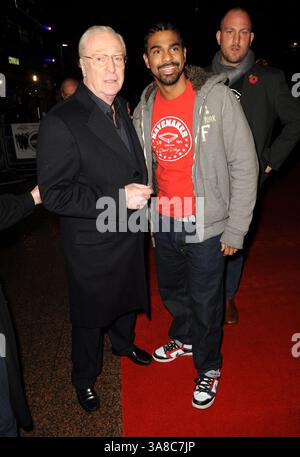 10 novembre 2009 - Londres, Angleterre, États-Unis - 11 novembre 2009 - Londres, Royaume-Uni - Sir Michael Caine et David Haye. Première européenne de « Harry Brown » à Odeon Leicester Square. Crédit photo : Richard Chambury/Richfoto/AdMedia. (Crédit image : © Richard Chambury/AdMedia via ZUMA Wire) Banque D'Images