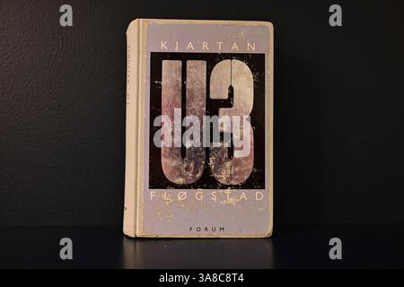 Hässleholm, Skåne, Suède. Mars 27 2025. U3 de Kjartan Fløgstad. Banque D'Images