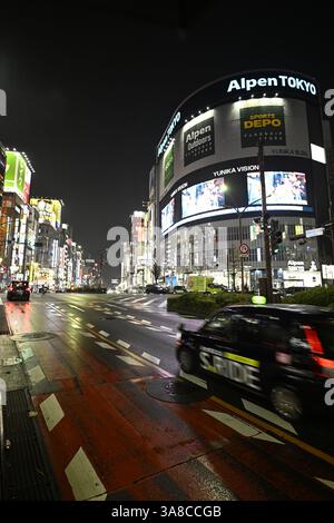 Scènes nocturnes à Kabukicho, Shinjuku, Tokyo, Japon – néons, vie nocturne et photographie de rue urbaine Banque D'Images