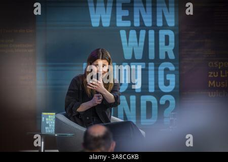 Lors du nouveau salon, 2 040 exposants de 45 pays présenteront les innovations de cette année. La devise de la foire de cette année est Words Move Worlds . Banque D'Images