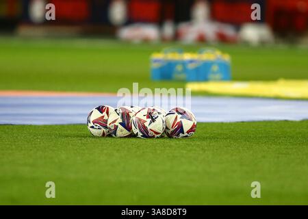 Bramall Lane, Sheffield, Angleterre - 28 mars 2025 balles prêtes - avant le match Sheffield United v Coventry City, EFL Championship, 2024/25, Bramall Lane, Sheffield, Angleterre - 28 mars 2025 crédit : Arthur Haigh/WhiteRosePhotos/Alamy Live News Banque D'Images