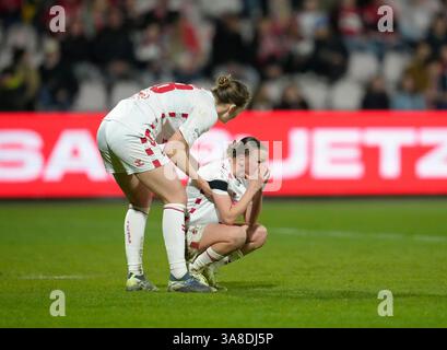 Taylor Marie Ziemer (1. FC Koeln, #18) et Anika Metzner (FC Carl Zeiss Jena, #21) nach dem Spiel GER, 1. FC Koeln vs FC Carl Zeiss Jena, Fussball, Google Pixel Frauen Bundesliga, 18 ans. Spieltag, saison 2024/2025, 28.03.2025 LES RÈGLEMENTS du LDF INTERDISENT TOUTE UTILISATION DE PHOTOGRAPHIES COMME SÉQUENCES D'IMAGES ET/OU QUASI-VIDÉO Foto : Eibner-Pressefoto/Scott Coleman Banque D'Images
