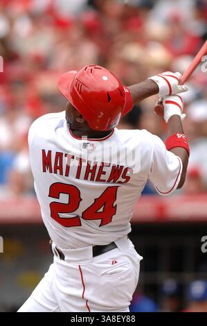 06 avril 2008 - Anaheim, Californie, États-Unis - GARY MATTHEWS #24 des Los Angeles Angels à la batte en action pendant le match contre les Texas Rangers au Angels Stadium. Les Rangers battent les Anges 10-4. (Crédit image : © Louis Lopez/Cal Sport Media/ZUMAPRESS.com) Banque D'Images