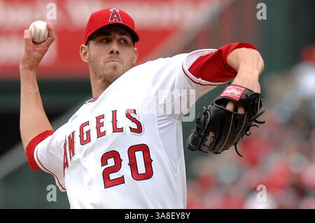 06 avril 2008 - Anaheim, Californie, États-Unis - JON GARLAND #20 des Los Angeles Angels lancers pendant le match contre les Texas Rangers au Angels Stadium. Les Rangers battent les Anges 10-4. (Crédit image : © Louis Lopez/Cal Sport Media/ZUMA Press) Banque D'Images