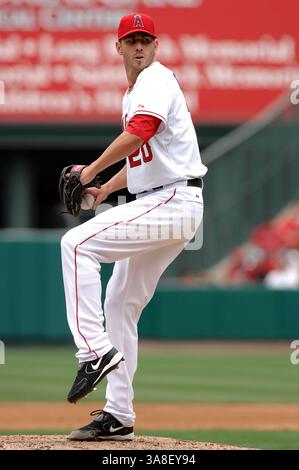 06 avril 2008 - Anaheim, Californie, États-Unis - JON GARLAND #20 des Los Angeles Angels lancers pendant le match contre les Texas Rangers au Angels Stadium. Les Rangers battent les Anges 10-4. (Crédit image : © Louis Lopez/Cal Sport Media/ZUMA Press) Banque D'Images