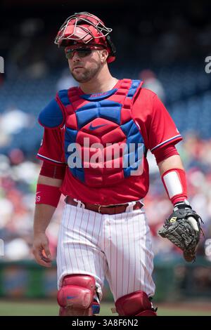 22 juin 2017 : Cameron Rupp (29), le catcher des Philadelphia Phillies, regarde pendant le match MLB entre Louis Cardinals et Philadelphia Phillies au Citizens Bank Park à Philadelphie, en Pennsylvanie. Les Phillies de Philadelphie ont gagné 5-1. Christopher Szagola/CSM(image de crédit : &copy ; Christopher Szagola/CSM via ZUMA Wire) Banque D'Images