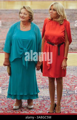 7 septembre 2017 - Athènes, Grèce - Brigitte, épouse du président français Emmanuel Macron, et Vlasia Pavlopoulou, épouse du président grec, assistent au dîner au palais présidentiel à Athènes. Macron est arrivé jeudi en Grèce pour une visite de deux jours au cours de laquelle il devait exposer sa vision de l'avenir de l'Union européenne et discuter de la crise financière grecque (Credit image : © Eurokinissi via ZUMA Wire) Banque D'Images