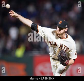 11 septembre 2017 : le lanceur Chris Stratton (34 ans) des San Francisco Giants s'échauffe après un retard de pluie avant un match de la MLB entre les Dodgers de Los Angeles et les Giants de San Francisco au AT&T Park de San Francisco, en Californie. Valerie Shoaps/CSM(image de crédit : &copy ; Valerie Shoaps/CSM via ZUMA Wire) Banque D'Images