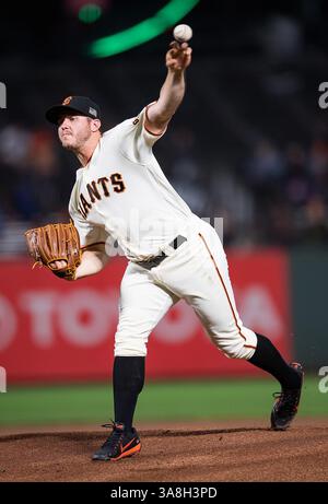 11 septembre 2017 : le lanceur de secours des San Francisco Giants Ty Blach (50 ans) s'échauffe après un retard de pluie de 3,5 heures, pour un match MLB entre les Dodgers de Los Angeles et les Giants de San Francisco au AT&T Park de San Francisco, en Californie. Valerie Shoaps/CSM(image de crédit : &copy ; Valerie Shoaps/CSM via ZUMA Wire) Banque D'Images