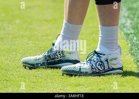 24 septembre 2017 : le quarterback des Philadelphia Eagles Carson Wentz (11 ans) joue avant le match NFL entre les Giants de New York et les Eagles de Philadelphie au Lincoln Financial Field à Philadelphie, en Pennsylvanie. Christopher Szagola/CSM(image de crédit : &copy ; Chris Szagola/CSM via ZUMA Wire) Banque D'Images