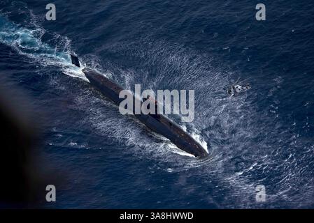 5 août 2017 - en mer - le sous-marin de la flotte de classe Trafalgar de la Royal Navy britannique HMS Tenchant vole en cours pendant l'exercice Saxon Warrior le 5 août 2017 dans l'océan Atlantique. (Crédit image : © Zachary Wickline/Planet Pix via ZUMA Wire) Banque D'Images