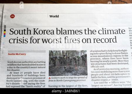 « La Corée du Sud attribue à la crise climatique les pires incendies jamais enregistrés » titre du journal Guardian article sur les feux de forêt coréens mars 2025 Londres Angleterre Royaume-Uni Banque D'Images