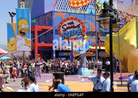 17 mai 2008 - Universal City, CA, États-Unis - 17 mai 2008 - Universal City, Californie - atmosphère. ''The Simpsons Ride'' ouverture à Universal Studios Hollywood. Crédit photo : Byron Purvis/AdMedia Banque D'Images