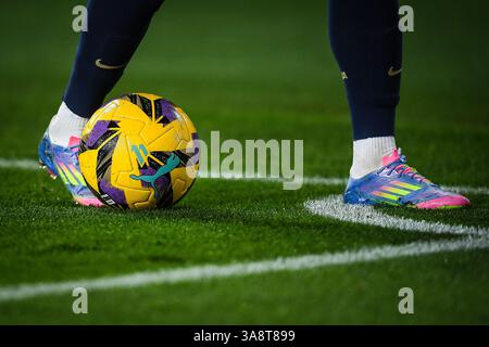 Barcelone, Espagne, Espagne. 27 mars 2025. Illustration du ballon Puma match et des chaussures Adidas lors du match LaLiga entre le FC Barcelone et LE CA Osasuna à Estadi Olimpic Lluis Companys le 27 mars 2025 à Barcelone, Espagne. (Crédit image : © Matthieu Mirville/ZUMA Press Wire) USAGE ÉDITORIAL SEULEMENT ! Non destiné à UN USAGE commercial ! Banque D'Images