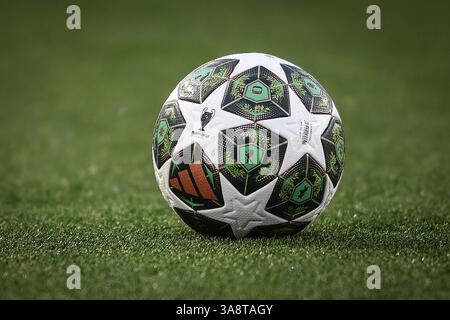 Barcelone, Espagne. 11 mars 2025. Illustration du ballon de match Adidas avec le logo officiel de l'UEFA Champions League lors de la manche 16 de l'UEFA Champions League, match de 2ème manche entre le FC Barcelone et le SL Benfica le 11 mars 2025 à l'Estadi Olimpic Lluis Companys à Barcelone, Espagne - photo Matthieu Mirville (Sergio Ros)/DPPI crédit : DPPI Media/Alamy Live News Banque D'Images