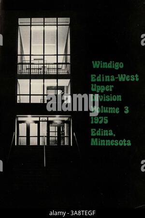 L'annuaire Windigo 1975 de l'Edina West High School recense la vie étudiante, les faits saillants scolaires, les réalisations sportives et les activités parascolaires de l'année scolaire 1974-1975/09. Banque D'Images