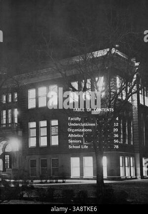 Le West High Yearbook 1961, Hesperian, reflète l'environnement scolaire et social des élèves au cours de l'année scolaire 1960-1961 et documente les principaux événements et jalons. Banque D'Images