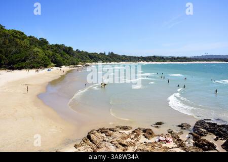 La plage Pass à Byron Bay, Nouvelle-Galles du Sud, Australie. Le Pass est une étendue de plage entre Clarkes Beach et Wategos. Banque D'Images