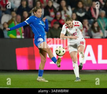 Lisa Gora (FC Carl Zeiss Jena, #16) et Taylor Marie Ziemer (FC Koeln, #18) GER, 1. FC Koeln vs FC Carl Zeiss Jena, Fussball, Google Pixel Frauen Bundesliga, 18 ans. Spieltag, saison 2024/2025, 28.03.2025 LA RÉGLEMENTATION DE la DFL INTERDIT TOUTE UTILISATION DE PHOTOGRAPHIES COMME SÉQUENCES D'IMAGES ET/OU QUASI-VIDÉO Foto : Eibner-Pressefoto/Scott Coleman crédit : dpa Picture alliance/Alamy Live News Banque D'Images