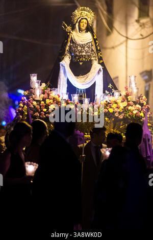Vendredi Saint. Procession de la Vierge de solitude : représente la tristesse de Marie après la mort de Jésus. Semaine Sainte à Santa Fe de Antioquia. La célébratio Banque D'Images