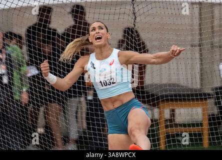 Austin Texas USA, mars 28 2025 : deux fois médaillé d'or olympique VALARIE ALLMAN lance le disque lors du 97e Clyde Littlefield Texas Relays. L'américain remporte des médailles d'or aux Jeux olympiques de 2021 et 2024. (c) crédit : Bob Daemmrich/Alamy Live News Banque D'Images