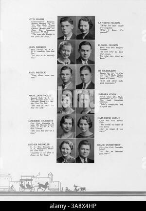 L’édition 1933 du West High Yearbook documente les événements et les réalisations de l’année scolaire 1932-1933, célébrant 25 ans d’histoire de West High School avec des faits saillants de la vie étudiante, des clubs et de l’athlétisme. Banque D'Images