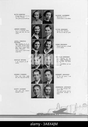L’édition 1933 du West High Yearbook marque le 25e anniversaire de l’école et documente les événements clés, les activités des élèves, l’athlétisme et les réalisations scolaires de l’année scolaire 1932-1933-2013. Banque D'Images