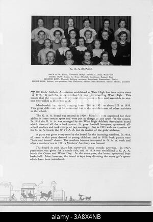 Cette édition 1933 de l'Annuaire « Hesperian » marque le 25e anniversaire de la West High School, mettant en vedette des photos et des histoires de l'année scolaire 1932-1933. Il couvre divers événements scolaires, les membres du corps professoral et les programmes parascolaires. Banque D'Images