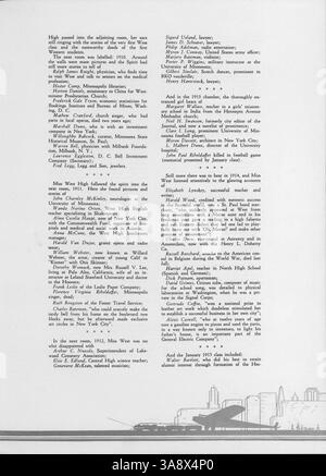 Cette édition de l'Annuaire Hesperian célèbre le 25e anniversaire de West High School, documentant les réalisations des étudiants, des professeurs et des équipes sportives au cours de l'année académique 1932-1933. Banque D'Images