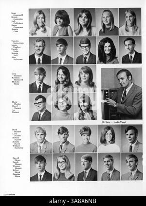 L'édition 1970 de l'annuaire '70 talons' souligne les événements clés de la Cooper High School, mettant en vedette les étudiants, l'athlétisme, les professeurs et divers clubs scolaires. Banque D'Images