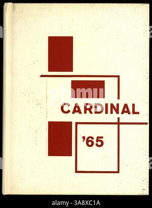 Le Marshall High School Yearbook 1965, intitulé 'Cardinal '65', met en lumière les élèves, les enseignants, les clubs, événements sportifs, et événements importants de l'année scolaire 1964-1965 avec un accent sur l'histoire et les contributions afro-américaines au cours de cette période. Banque D'Images