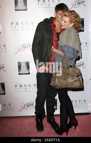 8 décembre 2009 - Hollywood, Californie, États-Unis - 8 décembre 2009 - Hollywood, Californie - Robert Rogoff et Angel McCord. PRVCY Premium Denim Book and CD Launch Party à Beso. Crédit photo : Kevan Brooks/AdMedia Banque D'Images