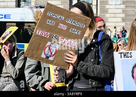 Londres, Royaume-Uni. Dites non à la manifestation Steroids sur la place du Parlement. Démonstration appelant à la révision des protocoles de prescription dans le NHS. Banque D'Images
