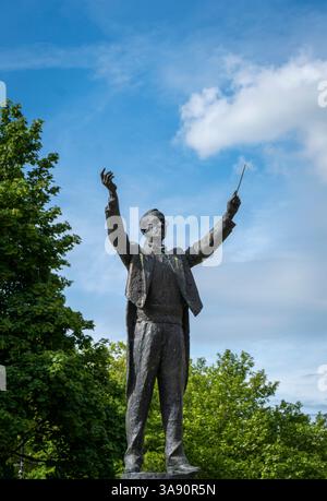 Statue du musicien Gustav Holst par Anthony Stones, dans la ville de Cheltenham, Royaume-Uni Banque D'Images