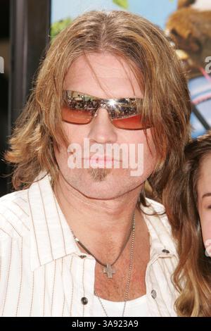 29 avril 2006 - Westwood, Californie, États-Unis - 30 avril 2006 - Westwood, Californie - Billy Ray Cyrus. ''Over the Hedge'' première de Los Angeles au Mann Village Theater. Crédit photo : Russ Elliot/AdMedia. (Crédit image : © Russ Elliot/AdMedia via ZUMA Wire) Banque D'Images