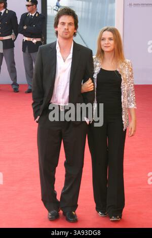1 septembre 2006 - Lido, Italie, États-Unis - 1 septembre 2006 - Lido, Italie - Sara forestier et Tom Riley. 'Queiques jours en septembre'' Premiere' lors du 63ème Festival annuel du film de Venise. Crédit photo : Zach Lipp/AdMedia (crédit image : © Zach Lipp/AdMedia via ZUMA Wire) Banque D'Images