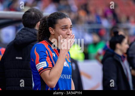 Zurich, Suisse. 29 mars 2025. Zurich, Suisse, 29 mars 2025 : mauvaise humeur à Melissa Ugochukwu (19 Bâle) après la défaite après la finale de la Coupe femme AXA entre le FC Bâle 1893 et le FC Zurich au Letzigrund à Zurich, Suisse. Philipp Kresnik (Philipp Kresnik/SPP) crédit : SPP Sport Press photo. /Alamy Live News Banque D'Images
