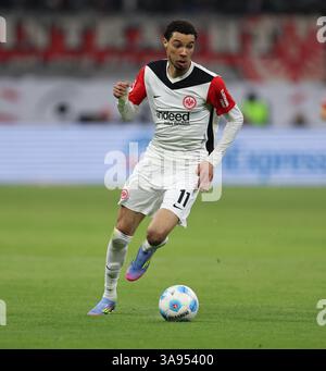 Francfort-sur-le-main, Allemagne. 29 mars 2025. 29.03.2025, Fussball Bundesliga, Eintracht Frankfurt - VfB Stuttgart, v.l., Hugo Ekitike (Eintracht Frankfurt) LA RÉGLEMENTATION DFL/DFB INTERDIT TOUTE UTILISATION DE PHOTOGRAPHIES COMME SÉQUENCES D'IMAGES ET/OU QUASI-VIDÉO. Crédit xdcx : dpa/Alamy Live News Banque D'Images