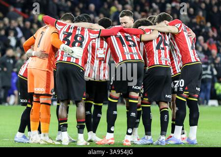 Sheffield, Royaume-Uni. 28 mars 2025. Bramall Lane, Sheffield, Angleterre, 28 mars 2025 : joueurs de Sheffield United avant le match EFL Sky Bet Championship entre Sheffield United et Coventry City à Bramall Lane à Sheffield, Angleterre, le 28 mars 2025. (Sean Chandler/SPP) crédit : photo de presse sportive SPP. /Alamy Live News Banque D'Images