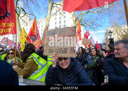 Londres, Royaume-Uni, le 29 mars 2025, manifestations turques à Downing Street où des centaines de personnes ont manifesté. C’est en réponse à Ekrem Imamoglu, qui est considéré comme le principal rival du président Recep Tayyip Erdogan, qu’il a été arrêté pour corruption la semaine dernière, déclenchant des manifestations de masse en Turquie et dans le monde., Andrew Lalchan Photography/Alamy Live Banque D'Images