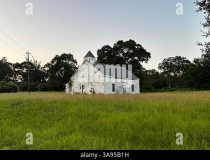 Cabane délabrée sur une propriété vide à Houston, États-Unis Banque D'Images
