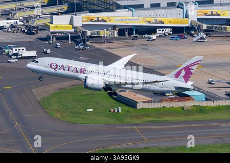 Qatar Airways Boeing 787-8 décollant de l'aéroport JNB. Qatar B787 Dreamliner avion volant. Boeing 787 de Qatar Airways. Banque D'Images