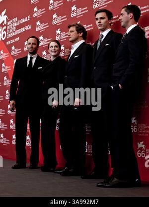 11 septembre 2009 - Venise, Italie, États-Unis - 11 septembre 2009 - Venise, Italie - Tom Ford, Julianne Moore, Colin Firth, Nicholas Hoult et Matthew Goode. ''Un homme célibataire'' Photocall au Palazzo del Casino lors de la 66ème édition du Festival International du film de Venise. Crédit photo : Giuliano Koren/Liverani/AdMedia (crédit image : © Giuliano Koren/AdMedia via ZUMA Wire) Banque D'Images