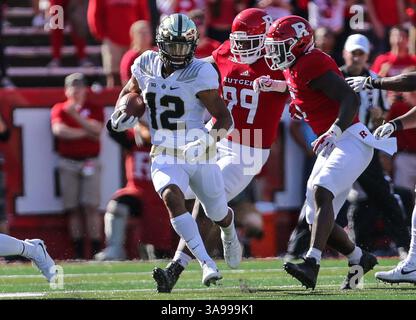 21 octobre 2017 : le quarterback de Purdue Boilermakers Jared Sparks (12 ans) se précipite pendant la première mi-temps lors d'un match de football NCAA entre les Purdue Boilermakers et les Rutgers Scarlet Knights au High point solutions Stadium de Piscataway, NJ Mike Langish/Cal Sport Media. (Image de crédit : &copy ; Mike Langish/CSM via ZUMA Wire) Banque D'Images