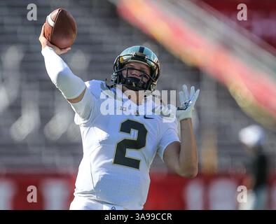 21 octobre 2017 : le quarterback Elijah Sindelar (2) de Purdue Boilermakers se réchauffe avant un match de football NCAA entre les Purdue Boilermakers et les Rutgers Scarlet Knights au High point solutions Stadium de Piscataway, NJ Mike Langish/Cal Sport Media. (Image de crédit : &copy ; Mike Langish/CSM via ZUMA Wire) Banque D'Images